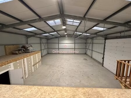 hangar récent avec bureaux   construction de 2021   367 m² utiles   2100 m² de parking  di