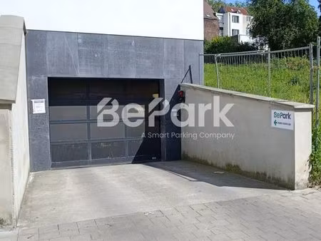 parking à louer à du delta 59-61 forest (vbe37981)