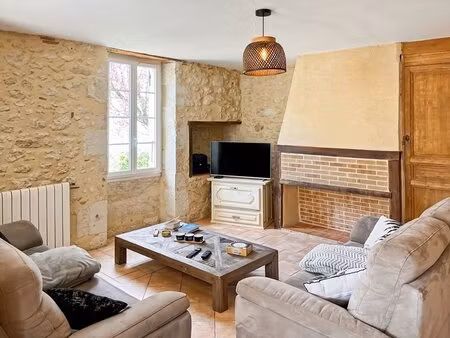 lectoure  centre ville  maison de 130 m² renovee avec jardinet attenant