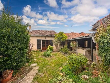 lectoure  vaste maison de ville avec jardin et garage
