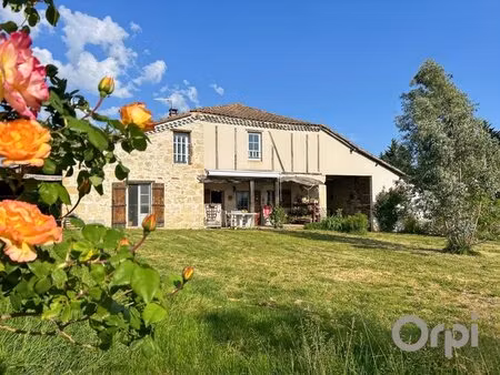 maison ancienne de plain-pied avec grand terrain et fort potentiel