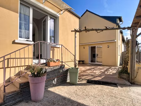 a vendre à trelazé maison ancienne 4 chambres  400 m² de jardin !
