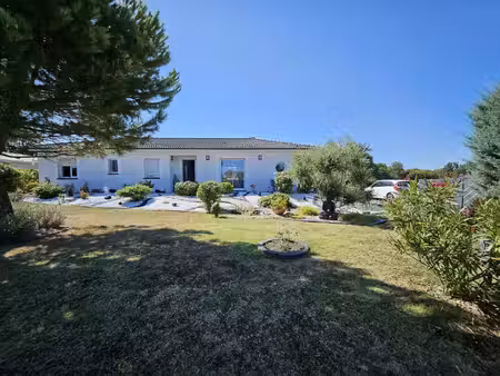belle maison familiale avec piscine à 15 min de périgueux