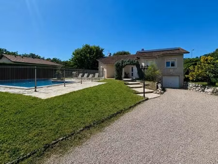 villa avec piscine