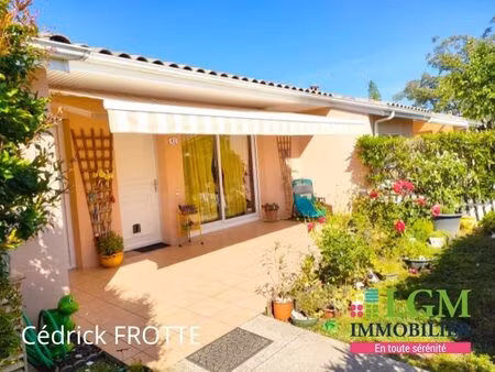 petite villa plain-pied avec jardin dans residence securisee