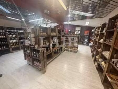 vente bureaux et commerces à évron (53600) : à vendre / 166m² évron