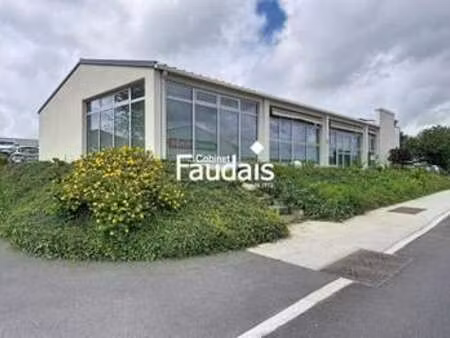 location bureaux et commerces à agneaux (50180) : à louer / 180m² agneaux
