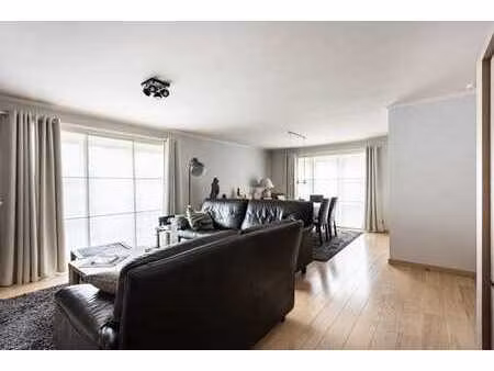 appartement spacieux avec garage inclus et grande cave range