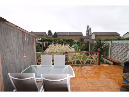 maison semi individuelle avec jardin et garage