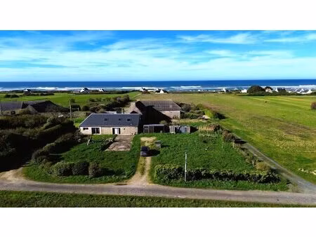 maison de 106 m² - 4 pièces - plozévet