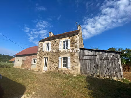 à louer - maison en pierre rénovée avec dépendances - saint-germain-langot