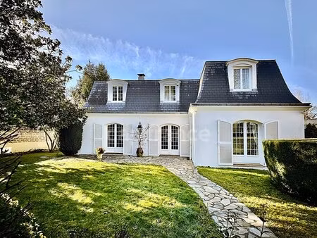 un havre de paix dans le parc à 15 mn à pied de la gare : maison de famille 259 m²