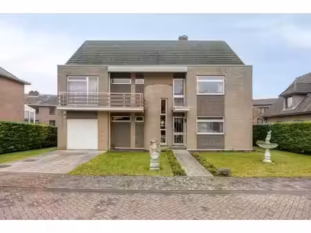 grande maison unifamiliale avec potentiel kangourou