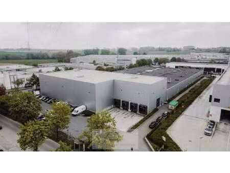 entrepôt logistique à louer à asse