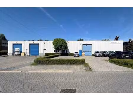 magazijn te huur van 1.872 m² vlakbij de a12