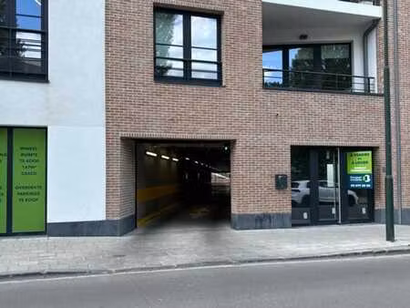 emplacement de parking intérieur - prox. forest national