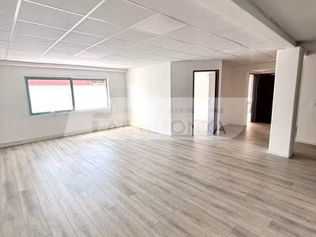 bureau 97 m²