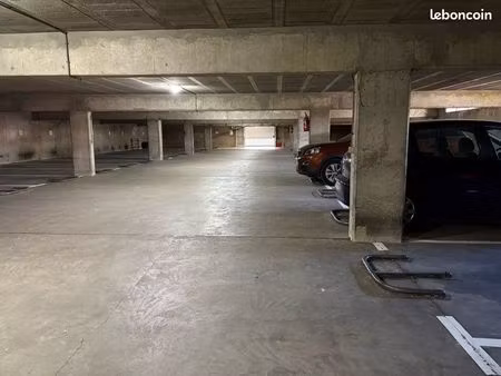 place en parking couvert