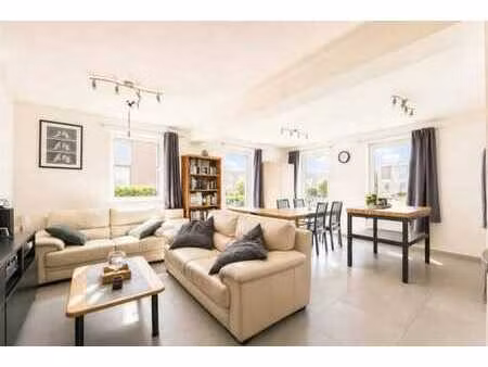appartement une chambre avec jardinet et terrasse !