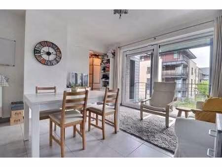 studio avec balcon + parking extérieur + cave