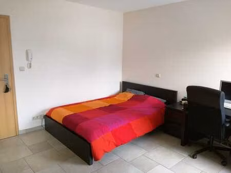 studio agréable avec cave et garage à saisir de suite