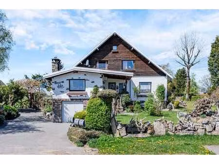 grande maison unifamiliale aménagée en 3 logements
