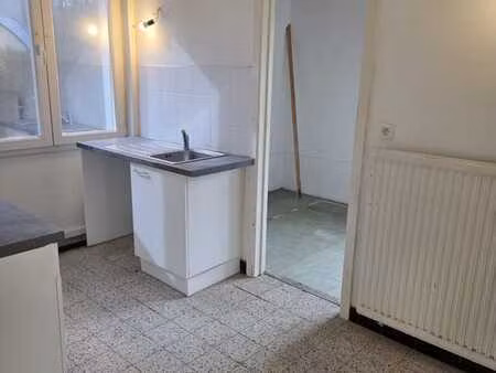maison 3 façades avec garage  terrasse et jardin