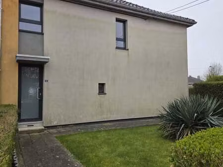 maison 3 façades rénovée en 2024 avec terrasse et jardin