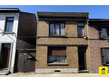 grande maison avec 2 garages a renover