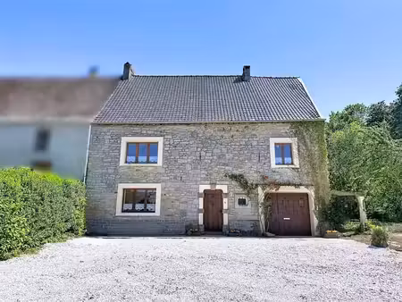 authentique maison en pierre bleue – jardin – garage