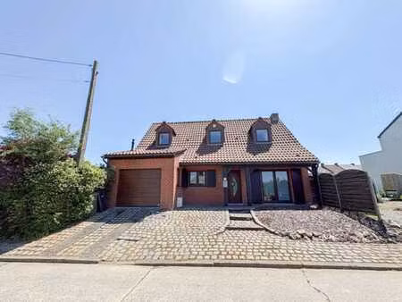 villa rénovée  proche centre  ±140m² sur 3a12 3/4ch  jardin.