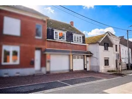 appartement à rénover  possibilité 2ch et grand garage!