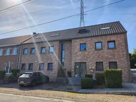 très bel appartement 2 ch avec parking et cave
