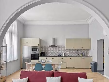 licht gemeubileerd appartement nabij de europese wijk