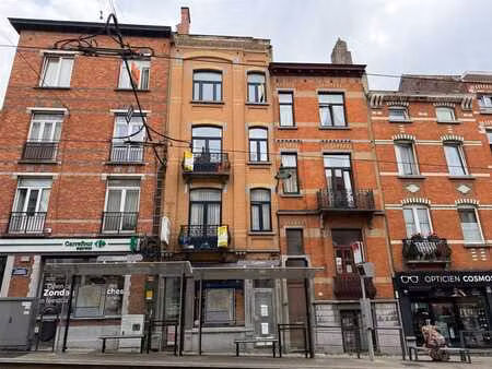 immeuble mixte: 1 rez com+3 appartements (+1 studio)