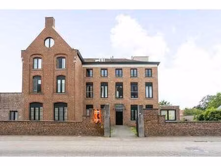 appartement spacieux de plain-pied avec terrasse et 2 places