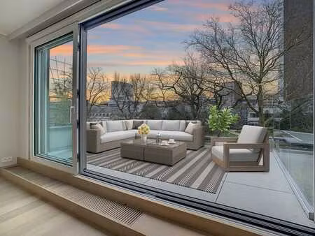 rue aux laines : splendide penthouse avec terrasse plein sud