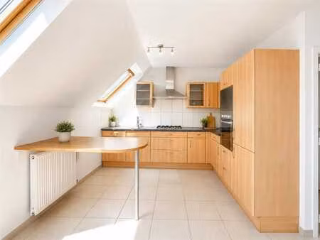 au 3ième étage dans une petite résidence  garage possible