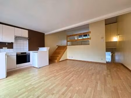 à louer : studio atypique en triplex avec terrasse (uccle...