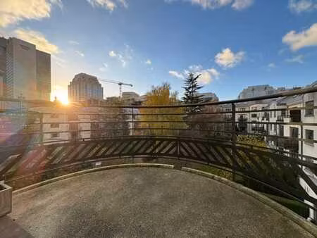 appartement 2 chambres avec terrasse et parking à louer