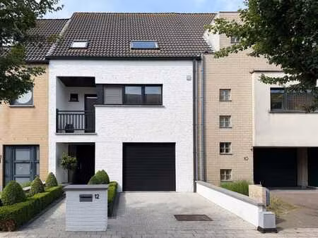 maison spacieuse située dans un emplacement de choix  à p...