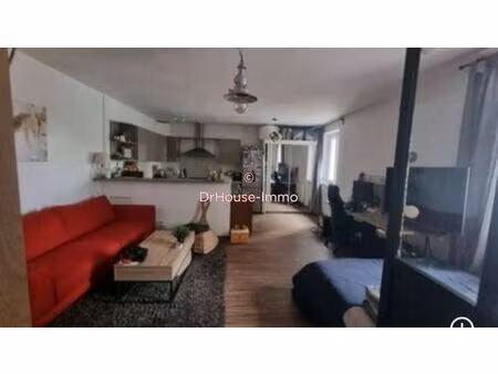 maison de village comprenant deux appartements