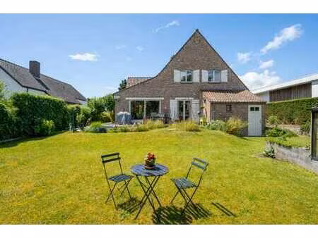 maison spacieuse  5 chambres  double garage  atelier  jardin