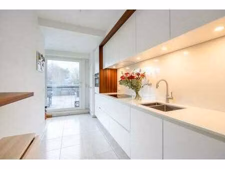 kwalitatief afgewerkt  lichtrijk appartement met zonnig ter…