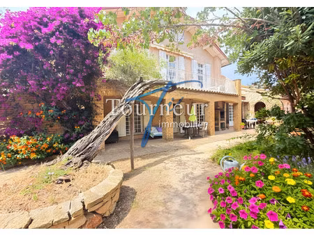 villa de luxe à vendre dans le quartier port issol