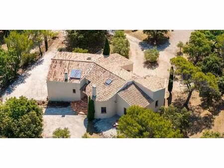 propriété avec piscine venasque (84)