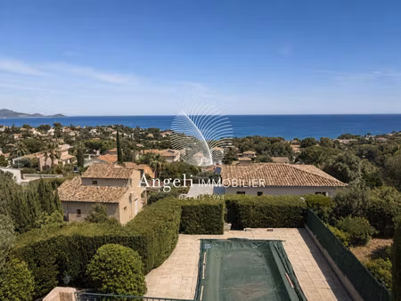 villa de luxe à vendre à roquebrune-sur-argens