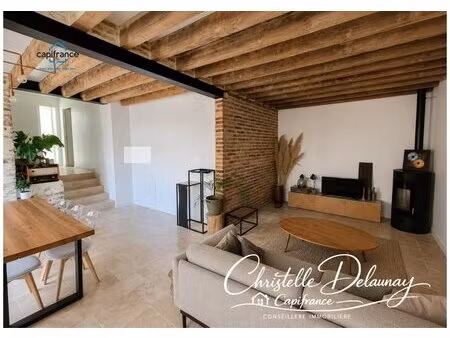 ? maison de charme – 100 m² – hyper centre de laval – cour & terrasse