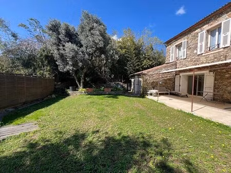une exception en plein c?ur de ville - maison de caractère de 190m² avec piscine et jardin