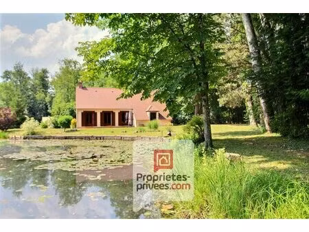 a 1h30 de paris - charmante maison avec etang de 5000 m2  édifiée sur plus de 2 hectares..